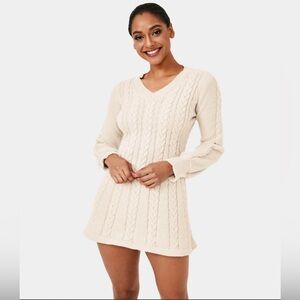 NWT V-neck long sleeve mini sweater dress by Halara